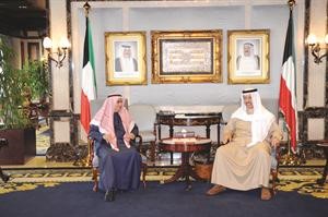 سمو الشيخ جابر المبارك مع الزميل احمد بهبهاني﻿