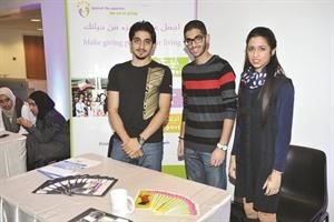 مشاركون في احد الاجنحة
