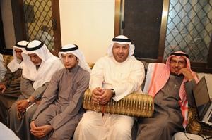 الحاضرون في ندوة مبارك الدويلة