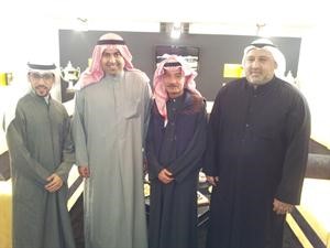 الشيخ خالد الفهد متوسطا فيصل بن عيسى وعبدالحميد الشطي
