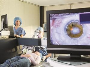 اجراء الجراحة كما يجب يحفظ النظر لعشرين عاما