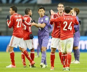 فرحة لاعبي الاهلي محمد ابوتريكة واحمد فتحي وعاشور وتريزيغيه بعد الفوز على هيروشيماافپ