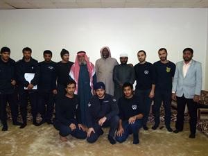 منيف العجمي متوسطا رجال المطافئ﻿