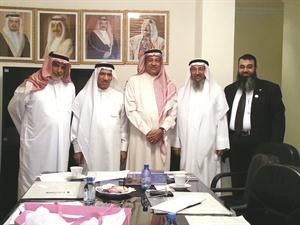 محمد القطامي مع خالد السعيد من وزارة التربية البحرينية﻿