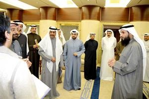 الامين العام علام الكندري يشرح للنواب الية العمل في المجلس ويبدو حمد سيف وهشام البغلي وعصام الدبوس﻿سعود سالم