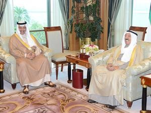 صاحب السمو الامير الشيخ صباح الاحمد خلال لقائه سمو رئيس الوزراء الشيخ جابر المبارك
