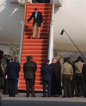 وزير الدفاع الاميركي لدى وصوله الى البلاد هاني الشمري