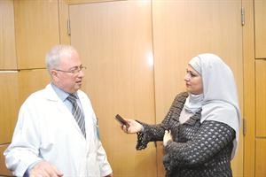 داستيتيه متحدثا للزميلة حنان عبدالمعبود	 متين غوزال﻿