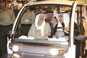 سمو الامير وسمو ولي العهد وخالد العثمان في جولة بالبرج