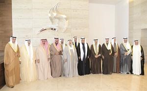 صاحب السمو الامير الشيخ صباح الاحمد وسمو ولي العهد الشيخ نواف الاحمد وجاسم الخرافي والشيخ جابر العبدالله والشيخ فيصل السعود وسمو الشيخ ناصر المحمد وسمو رئيس مجلس الوزراءالشيخ جابر المبارك وخالد العثمان وعدد من ضيوف الافتتاح