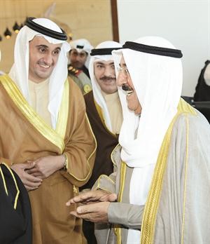 حديث باسم بين صاحب السمو وعضو مجلس الادارة احمد الرومي بحضور الشيخ خالد العبدالله 