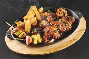 أشهى أطباق الكباب في زافران مع تشكيلة استثنائية من المأكولات النباتية وغير النباتية