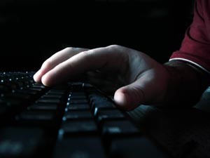 قراصنة يستولون على أرصدة عملاء الدفع المسبق والآجل في شبكات الاتصالات المحلية
