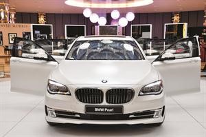 «علي الغانم وأولاده»  تطلق BMW Individual 
