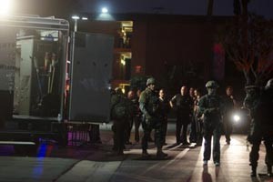 بالفيديو.. الشرطة الأميركية تنهي احتجاز طلاب جامعة فوليرتون بينهم 8 سعوديين و تقبض على العصابة بعد مطاردة مثيرة 