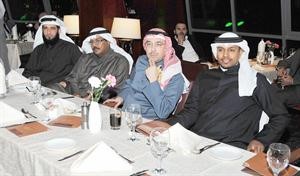 السمحان مع عدد من حضور اللقاء﻿
