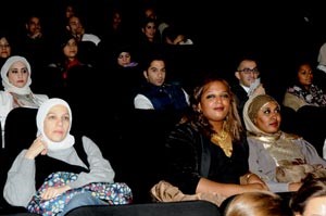 البروفسور داليا محمود في مقدمة الحضور 	انور الكندري﻿