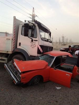 المركبة الرياضية وقد تعرضت لتلفيات شديدة ﻿