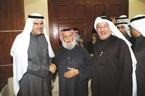احمد السلمان والفنان القدير محمد المنيع يقدمان التهاني﻿