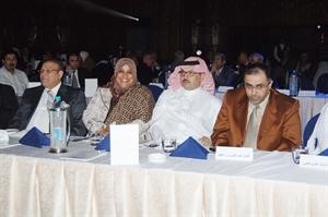 صاحب السمو الملكي الامير تركي بن طلال والزميلة هناء السيد وبعض الحضور
