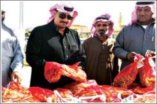 سعوديون يأكلون جراد بــ 7000 ريال ويشتكون من غلائه .. وتمساح يلتهم تاجراً في سيراليون 