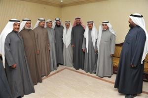 الوزير الهيفي وعدد من مهنئيه ويبدو احمد الهيفي
