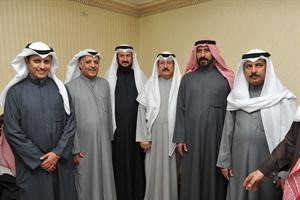 مهنئون مع الوزير الهيفي
