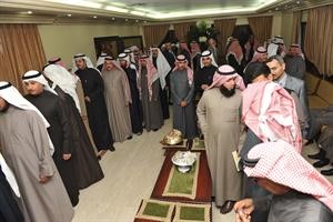 جموع من المهنئين في ديوان الهيفي