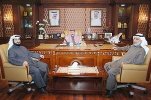 عبدالحميد الحجي خلال لقائه عبدالله الهيفي﻿