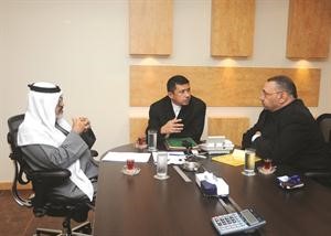 محمد عمار مورو متحدثا للزميلين يوسف عبدالرحمن واسامة دياب