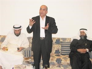 درافت عسكر ملقيا محاضرته بحضور عبدالحميد البلالي

