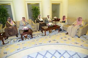 جانب من كبار الشيوخ في القاعة الاميرية