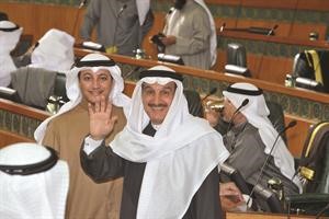 كامل العوضي محييا الاعلاميين وبجانبه عسكر العنزي