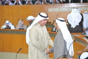 محمد البراك مصافحا الزلزلة