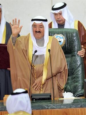 صاحب السمو الامير الشيخ صباح الاحمد اثناء توديعه الحضور في قاعة عبدالله السالم عقب انتهاء مراسم جلسة افتتاح دور الانعقاد
