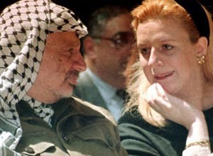 سهى عرفات: الإسرائيليون رفضوا اعطاء عمر سليمان «الترياق» لإنقاذ زوجي