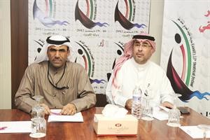 عمر الجاسر مع رئيس المركز الاعلامي الزميل مفرح الشمري خلال المؤتمر