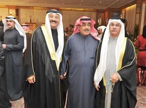 السفير الاماراتي علي بن شكر والزميل عدنان الراشد واحد المهنئين بالعيد الوطني للبحرين

