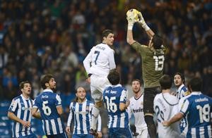نجم ريال مدريد كريستيانو رونالدو سجل هدف الملكي الاول وفشل في تحقيق الفوز على اسبانيول افپ

