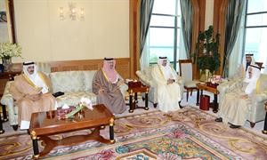 صاحب السمو الامير الشيخ صباح الاحمد مستقبلا الشيخ عبدالله بن محمد بن سعود ال ثاني بحضور السفير القطري