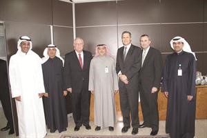 الصبيح والسفير الاميركي يتوسطان وفد غرفة التجارة الاميركية وممثلي بيتك﻿