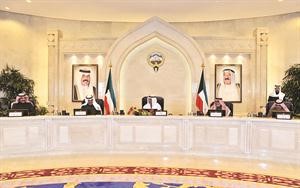 سمو رئيس الوزراء الشيخ جابر المبارك مترئسا جلسة مجلس الوزراء بحضور الشيخ احمد الحمود والشيخ احمد الخالد والشيخ صباح الخالد ومصطفى الشمالي﻿