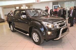 مواصفات عديدة وجودة عالية وشكل جديد لسيارة ايسوزو بيك اب D-MAX سعود سالم
