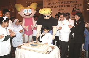 الشخصيات شاركت الاطفال احتفالهم
