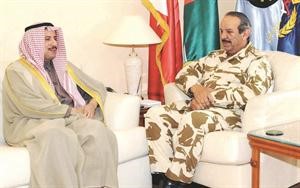 المشير الركن الشيخ خليفة بن احمد ال خليفة خلال لقائه﻿﻿السفير الشيخ عزام الصباح﻿