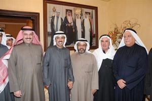 ناصر المري ومؤيد الخلف يباركان انور الكندري
