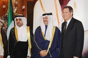 ماثيو تولر مع السفير القطري عبدالعزيز الفهيد﻿