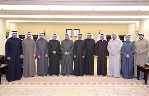 الراشد متوسطا رئيس واعضاء مجلس ادارة جمعية الثقافة الاجتماعية﻿