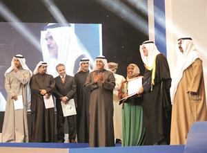 سما العجمي وجائزة افضل ممثلة دور ثان عن مسرحية ريتويت للمسرح الجامعي
