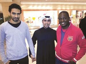 المساعيد يتوسط المعد فيصل العجمي والمخرج جاميكا﻿